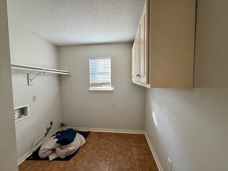 570 Becky Ln — Photo 15