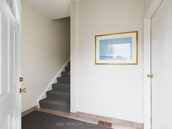 4th image of 204 Sheppard Ave W