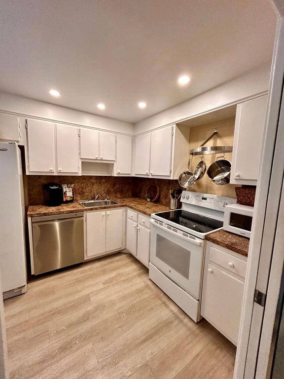 3850 Oaks Clubhouse Dr APT 305, photo 3