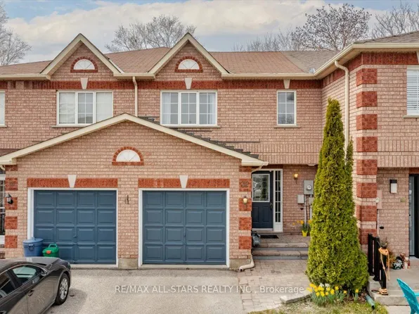 32 Lancaster Ct, Georgina, ON L4P 4A1
