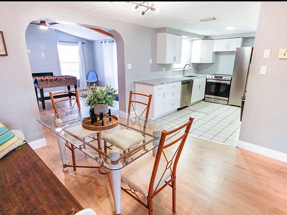 3rd image of 13811 Plumosa Ave