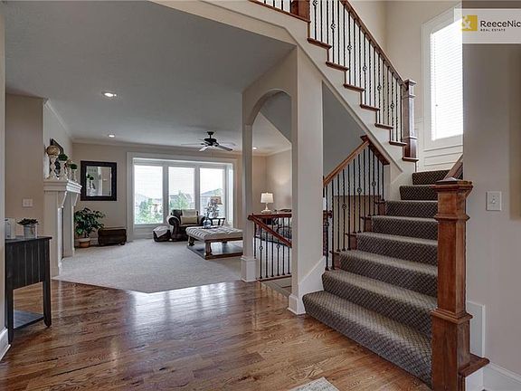 5th image of 16029 Caenen St