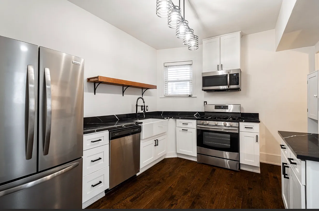 4 bed, 2300 sqft, $2,850 — Photo 2