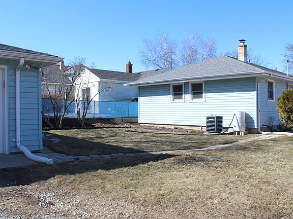3rd image of 2833 E Denton Ave
