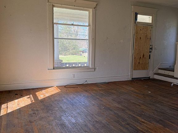 5th image of 330 Main St