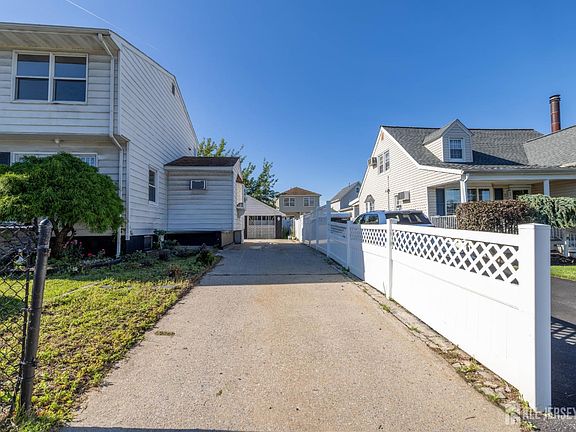 2nd image of 15 Clinton Ave