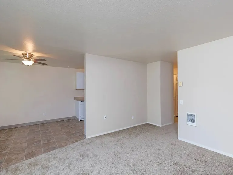 Willow Creek Apartments — Photo 6