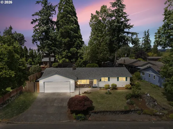 1040 NE 12th Pl, Canby, OR 97013