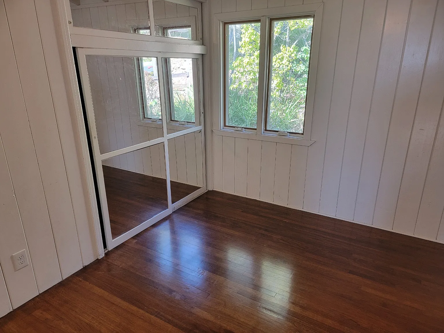 2374 Linwood St — Photo 4