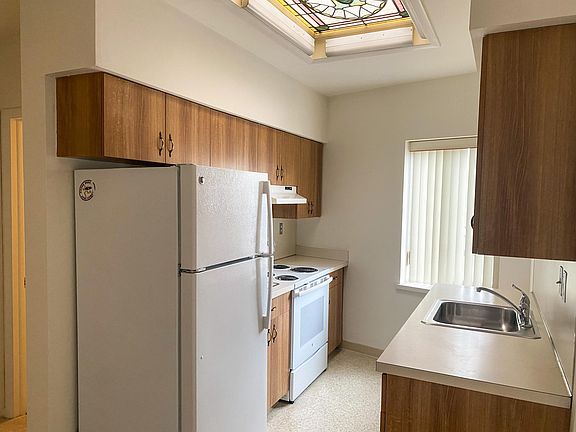 3rd image of 691 Wyoming Ave #4