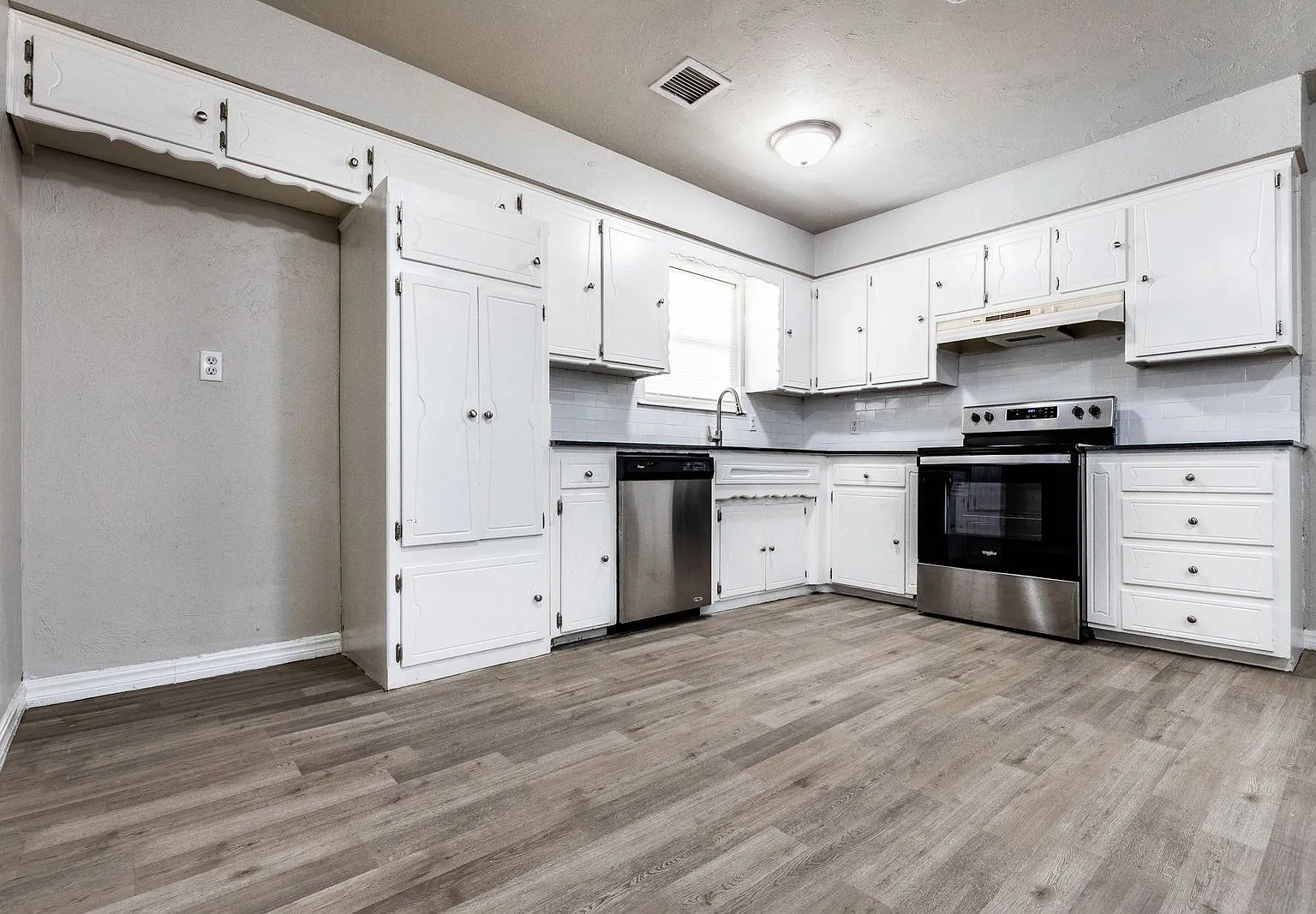 4 bed, 2.0 bath, 1673 sqft, $1,550 — Photo 2