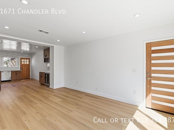 4th image of 11671 Chandler Blvd