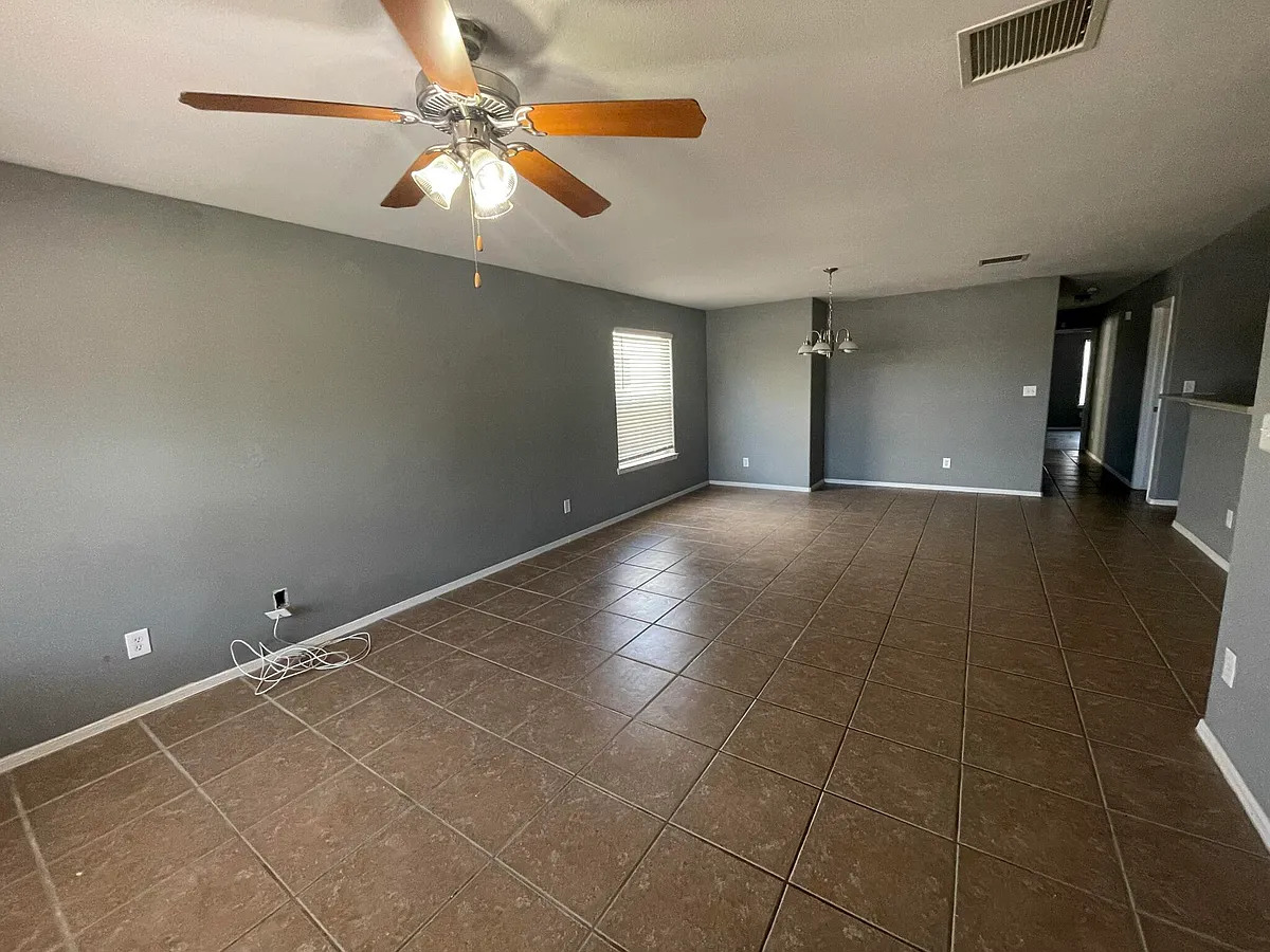 Building Photo - 5724 Saluki Dr #B