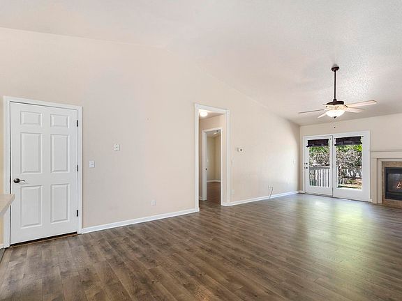 3rd image of 526 Dunraven Dr