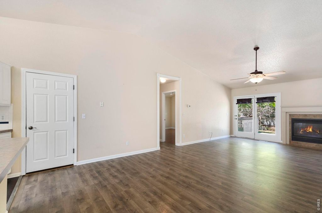 526 Dunraven Dr