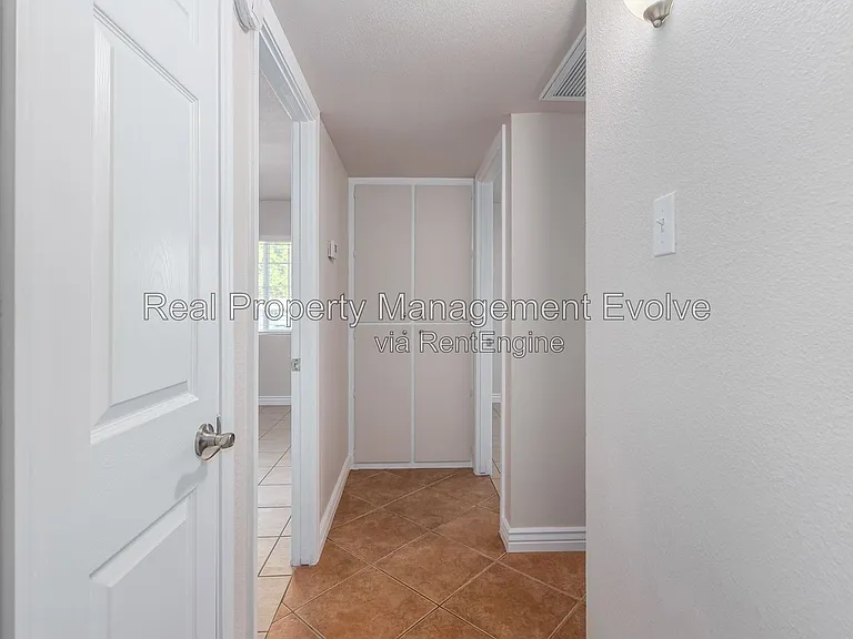 5438 S 46th Pl — Photo 34