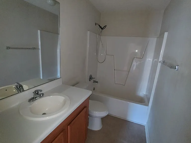 905 Hanahan Ct #1B — Photo 13