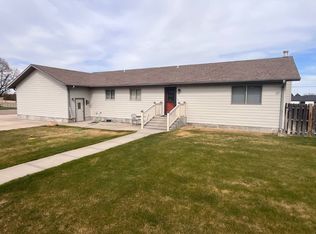 103 Wagon Trail Dr, Ogallala, NE 69153