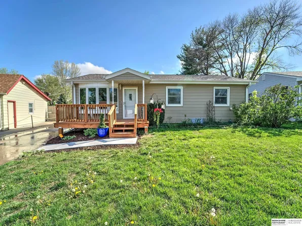221 Shamrock Rd, Gretna, NE 68028