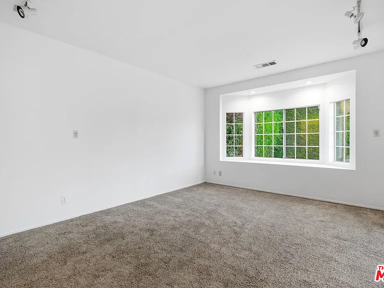 12811 Cumpston St — Photo 25