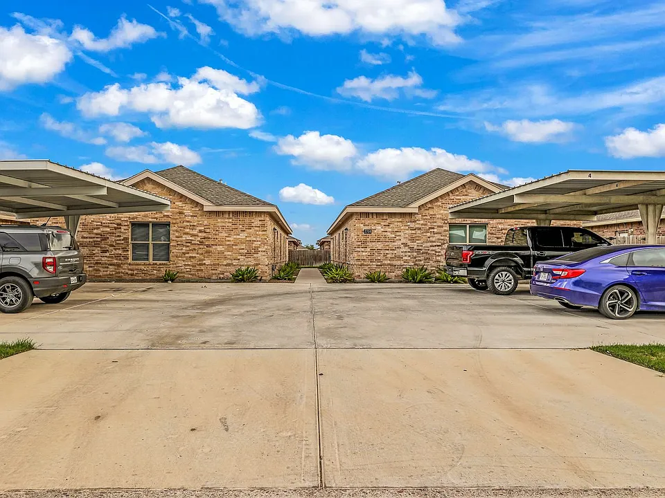 2704 E Eisenhower Ave