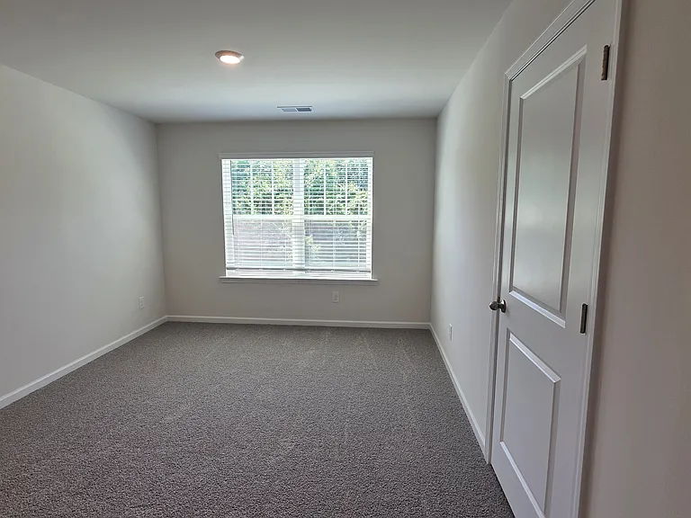 1600 Secrest Commons Dr — Photo 24