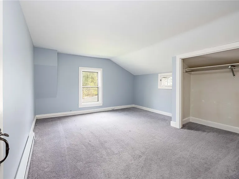 1253 Fairport Rd — Photo 35
