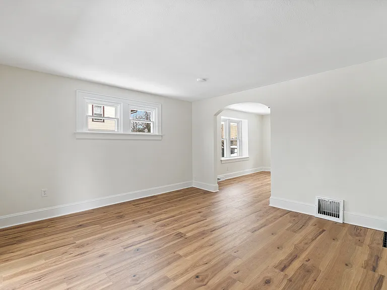 378 Cross St — Photo 5