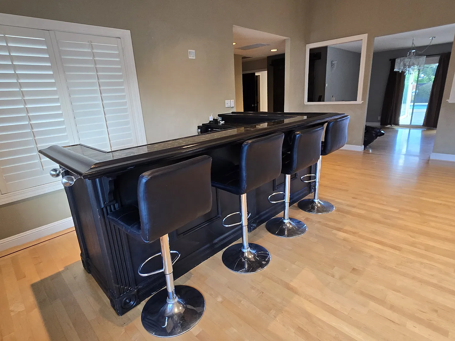 4 bed, 2.5 bath, 2350 sqft, $6,400 — Photo 4