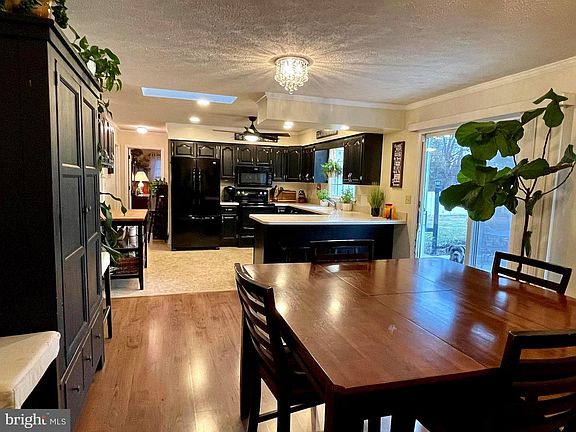 3rd image of 348 Miranda Ct