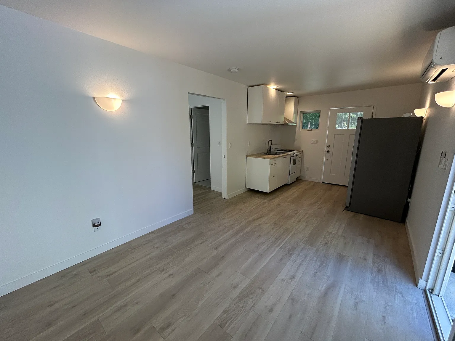 1 bed, 350 sqft, $1,800 — Photo 4