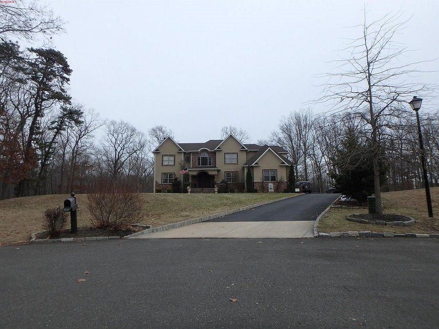 1st image of 5 Montgomery Dr
