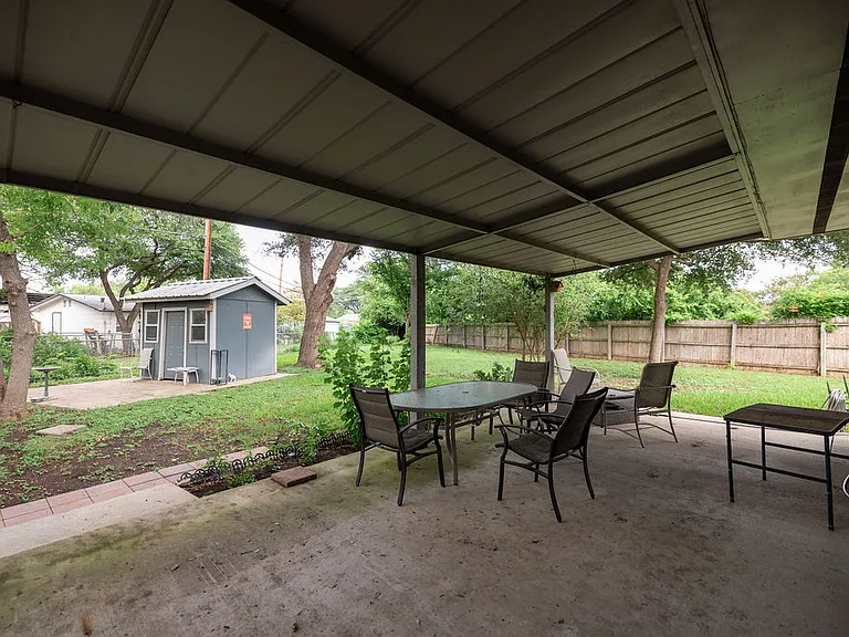 231 N Guilford Dr — Photo 25