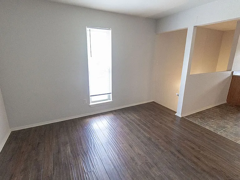 1015 W Ash St — Photo 5