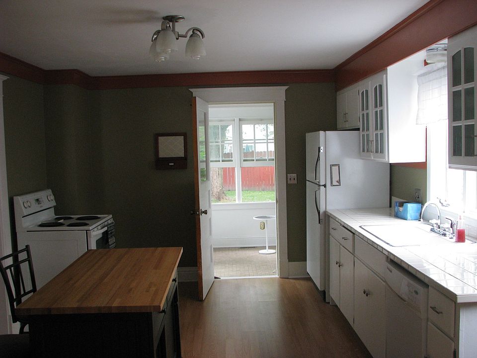 2nd image of 36 Woodward Ave