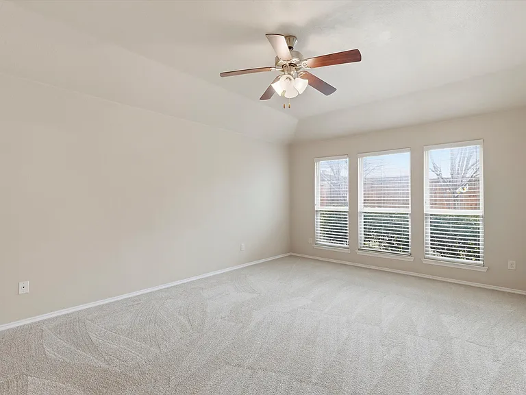 1115 Dickenson Dr — Photo 21