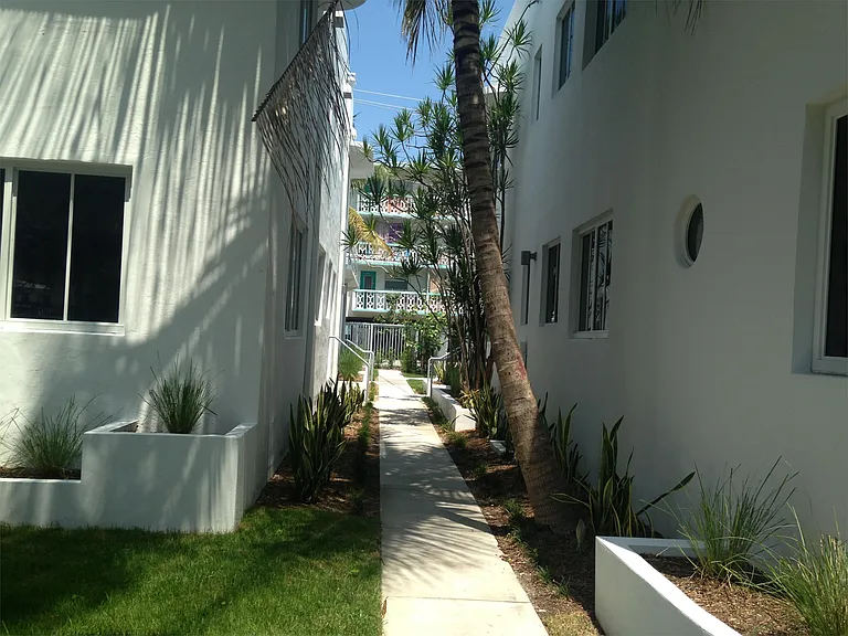 551 Michigan Ave #122 — Photo 5