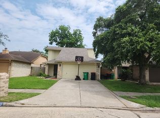 813 Briarcreek Dr, Baytown, TX 77521