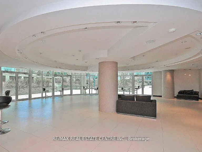 220 Burnhamthorpe Rd W #711 — Photo 33