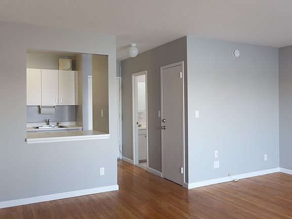 3rd image of 2540 Shore Blvd #2L