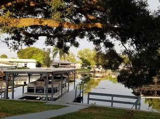 30114 Green Bay Dr, Tavares, FL 32778