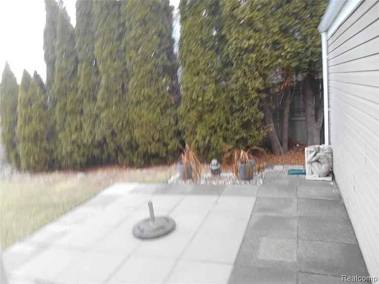 1440 W Elmwood Ave — Photo 23