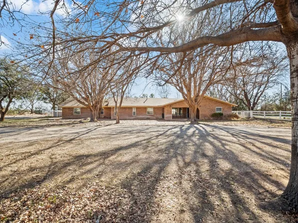 1810 Cactus Dr, Levelland, TX 79336