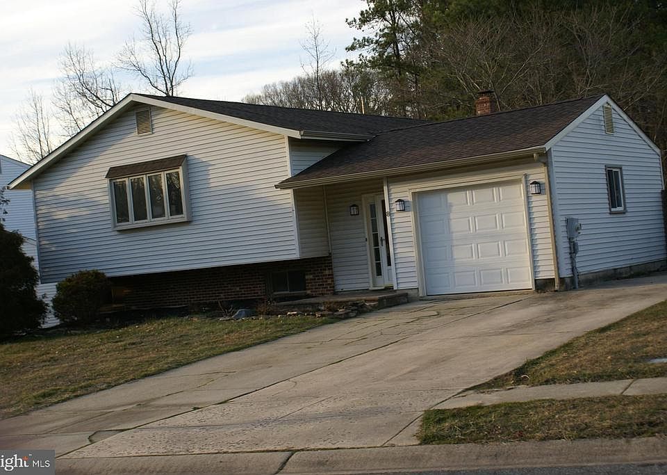 2nd image of 8 Broadleaf Dr