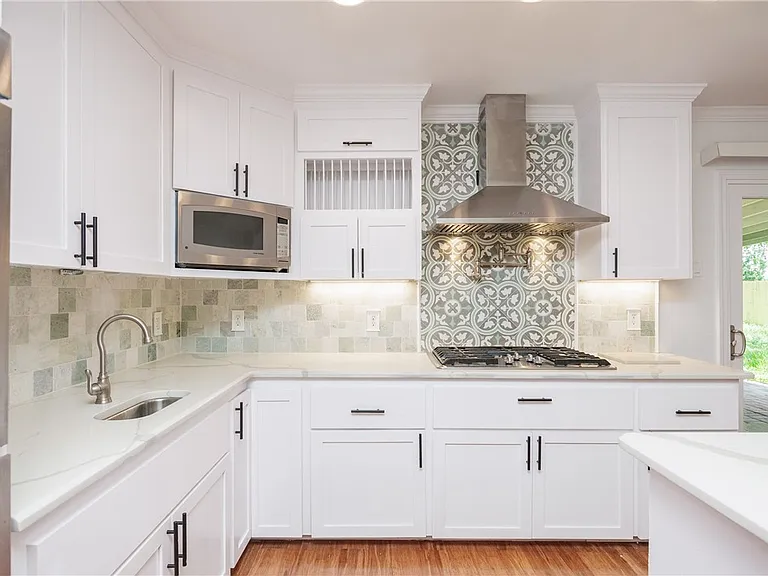 830 Crestview Dr — Photo 14