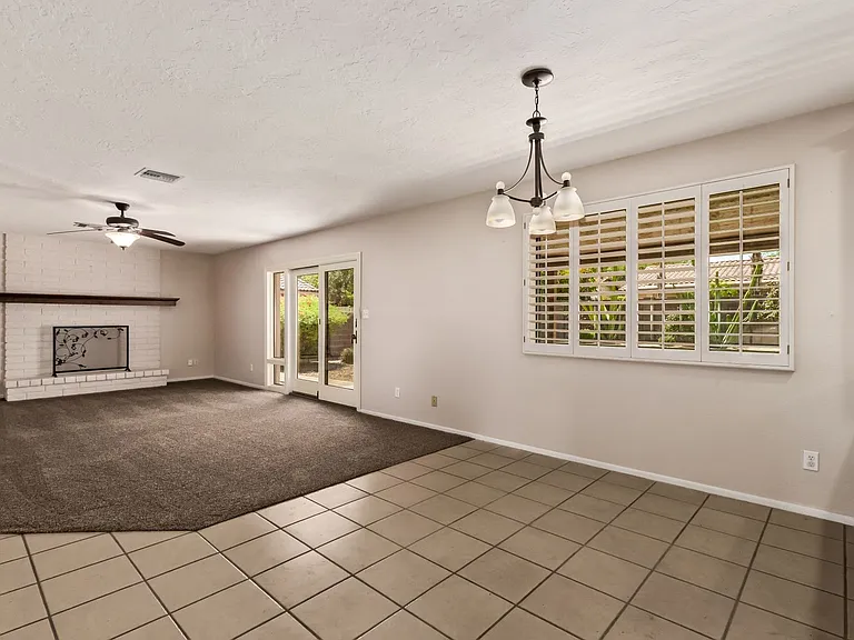 2637 E Sierra St — Photo 10