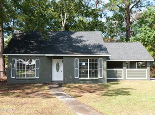 5702 Eastwood Dr, Moss Point, MS 39563