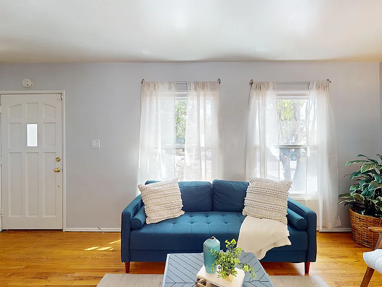 7827 Rhodes Ave — Photo 2