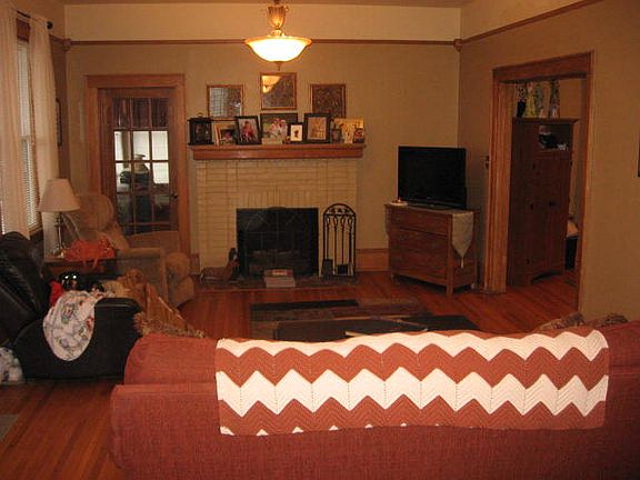 Gas logs, refinished floors!