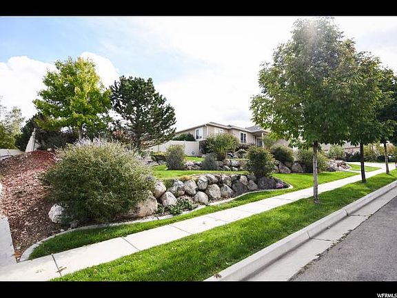 5th image of 157 S Val Vista Dr